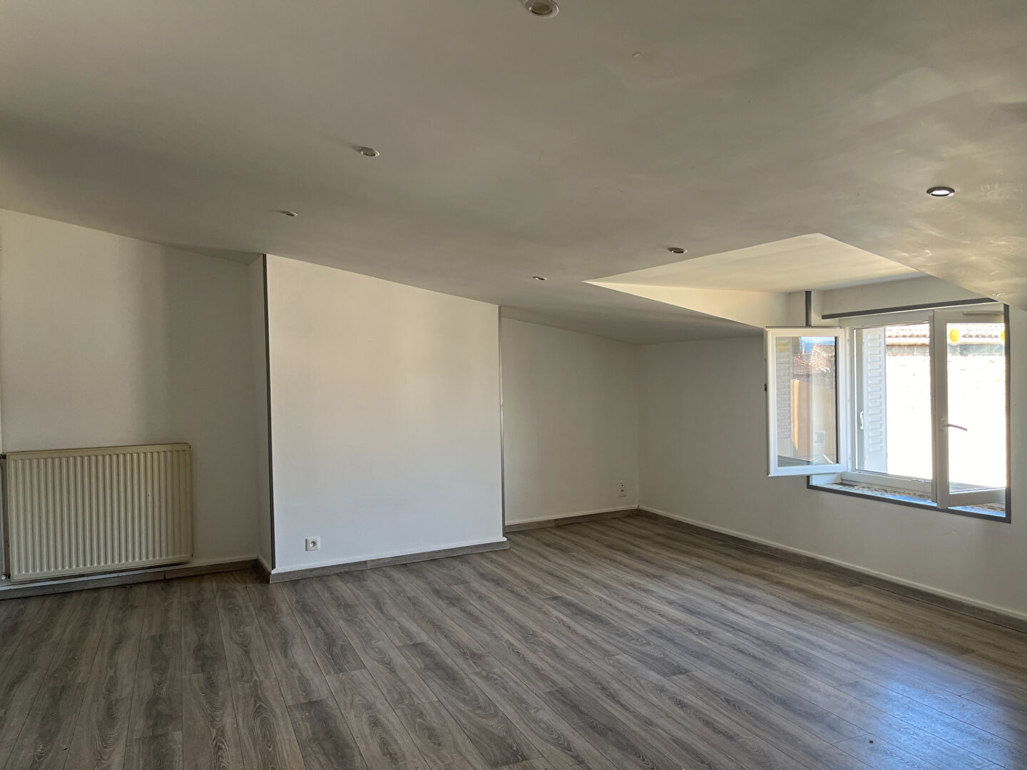 Appartement  F3 au 2\u00e8me \u00e9tage